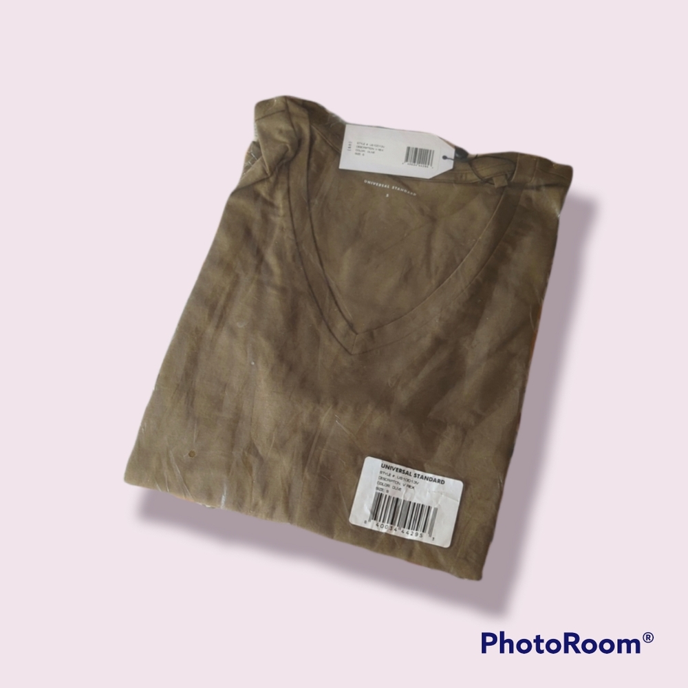 NWT/NIP Universal Standard V Rex Tee -bSmall (14-16)